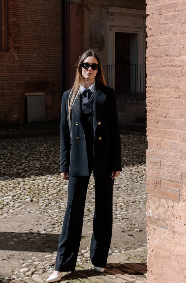 Women's suit (Black)