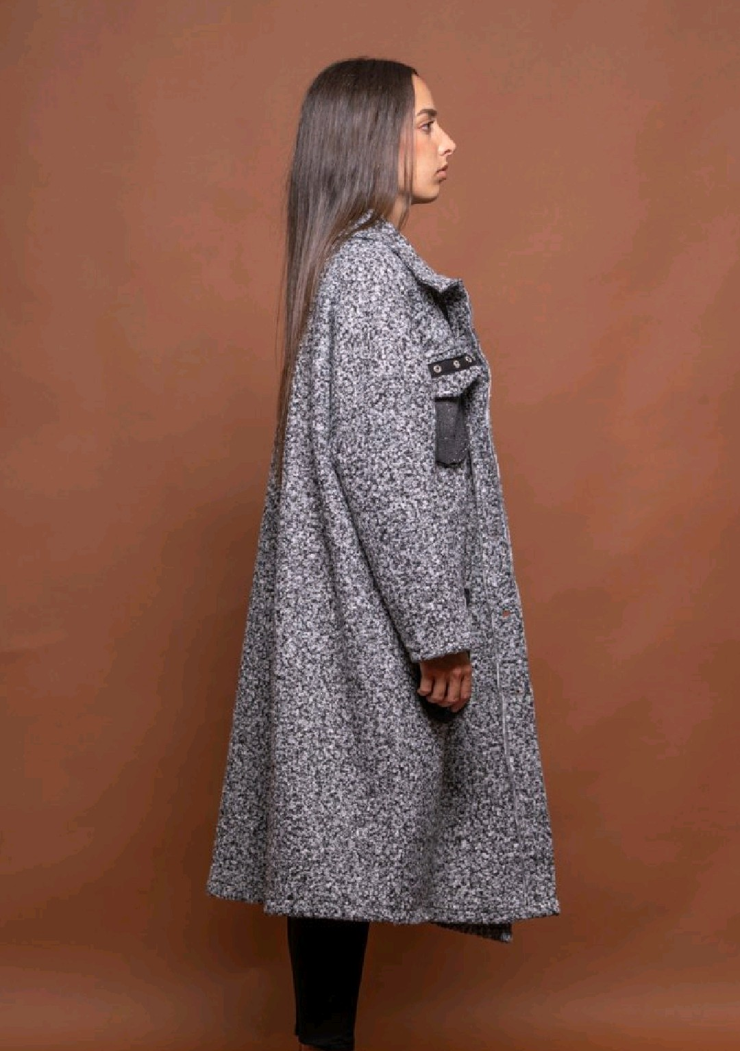 Long grey coat with a printed patch details - Image 3