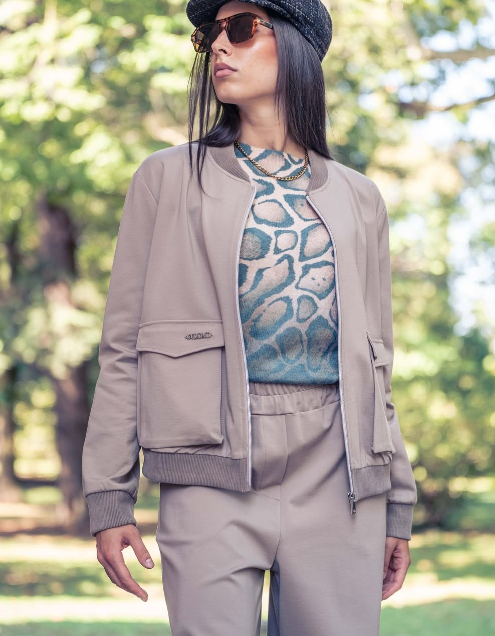 Women's suit - Image 6