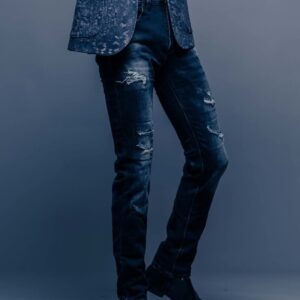 Modern stretch jeans with distressed details